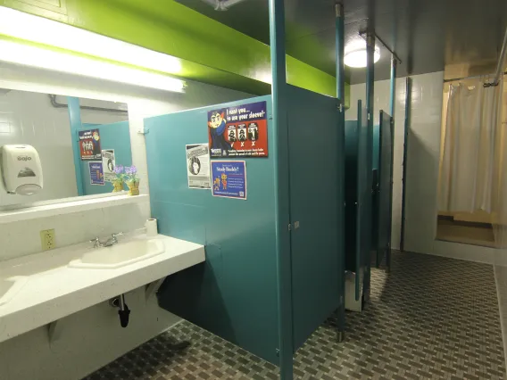 Kaibab-Huachuca bathroom