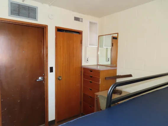 Single dorm room in Coconino