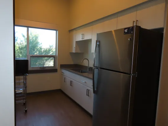 Kitchen in 4 bedroom apartment (Twin XL)