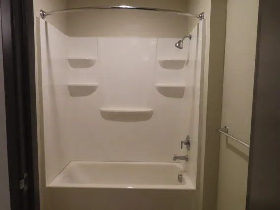 Shower in double-suite