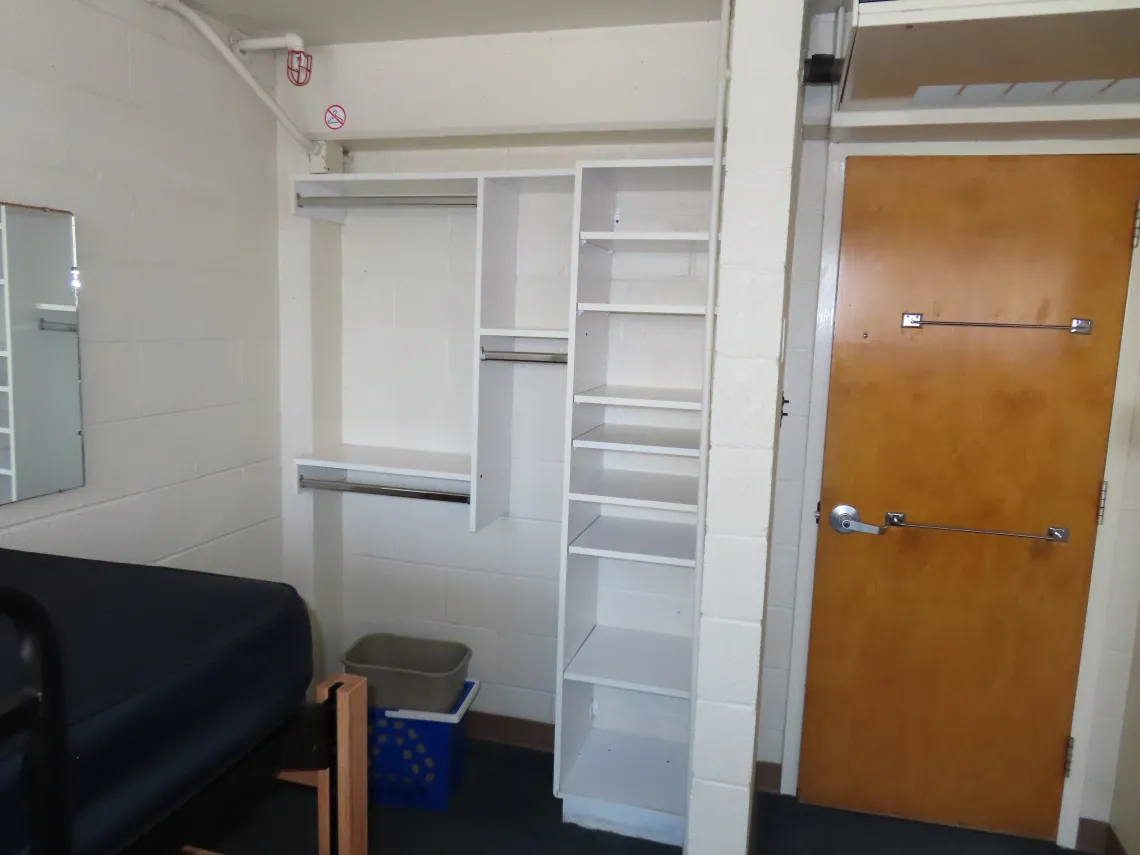 Double dorm room in Manzanita-Mohave