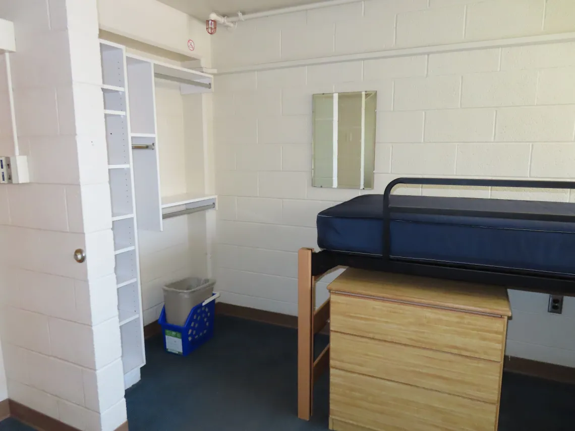 Double dorm room in Manzanita-Mohave