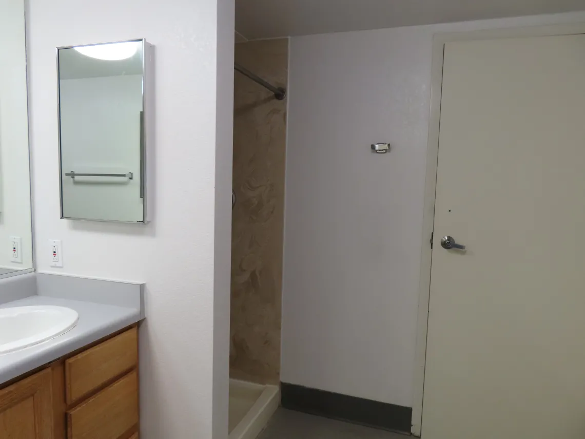 Bathroom in double dorm room in Pima